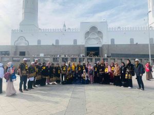 Menjelang musim haji 1446 H/2025 M, Pemerintah Arab Saudi memberlakukan serangkaian kebijakan ketat untuk mengatur akses masuk ke kota suci Makkah dan Masjidil Haram. Langkah ini diambil untuk memastikan kelancaran dan keamanan pelaksanaan ibadah haji bagi jutaan jemaah dari seluruh dunia.