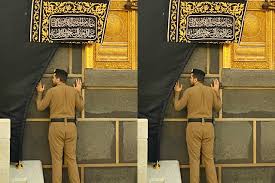 Rizquna Travel - Mengenal Multazam: Sudut Paling Mustajab Doa di Masjidil Haram